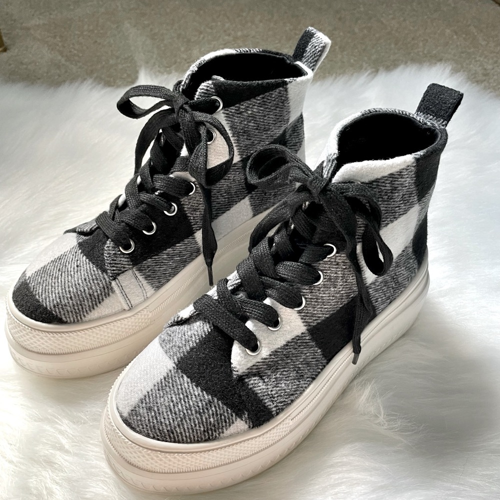 Like new Madden Girl plaid platform sneakers. Super cute. Worn once. Size 6.